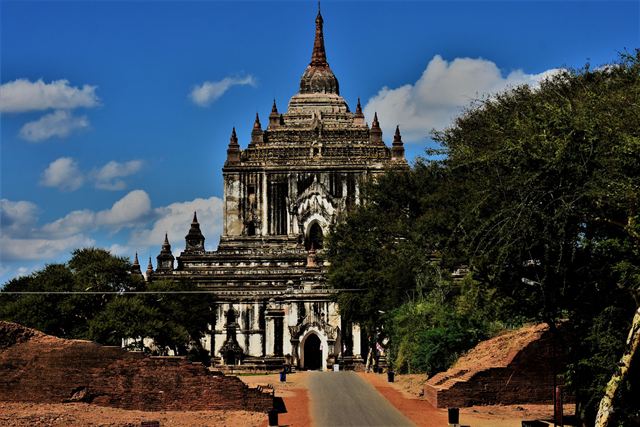Thatbyinnyu Temple in Old Bagan, a tall white-and-grey terraced temple under blue sky