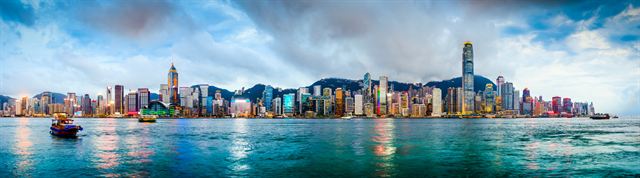 Panorama of the Hong Kong waterfront skyline at dusk (54 MB file)