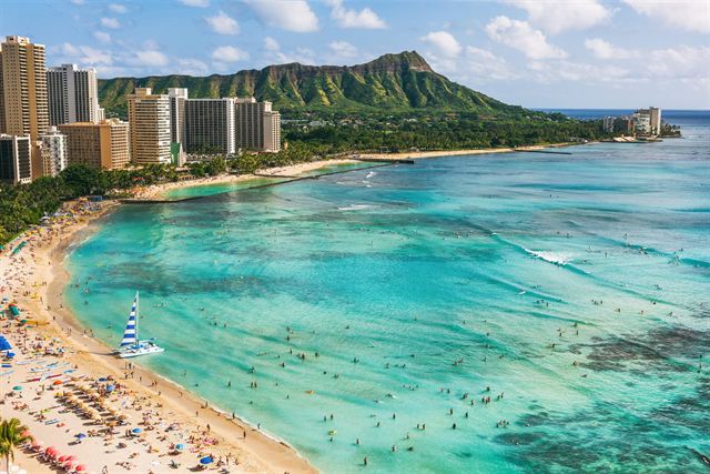 Aerial view of Waikiki Beach, turquoise water and Diamond Head