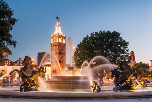J.C. Nichols Memorial Fountain and Spanish-style tower at Country Club Plaza, Kansas City