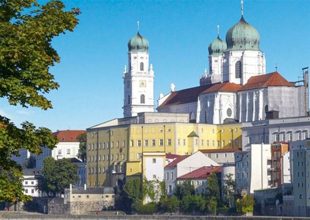 Baroque St Stephen Cathedral towers and domes above colorful houses of Passau old town
