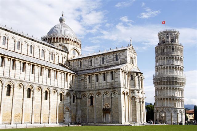 Leaning Tower and cathedral on Pisa's Piazza dei Miracoli lawn